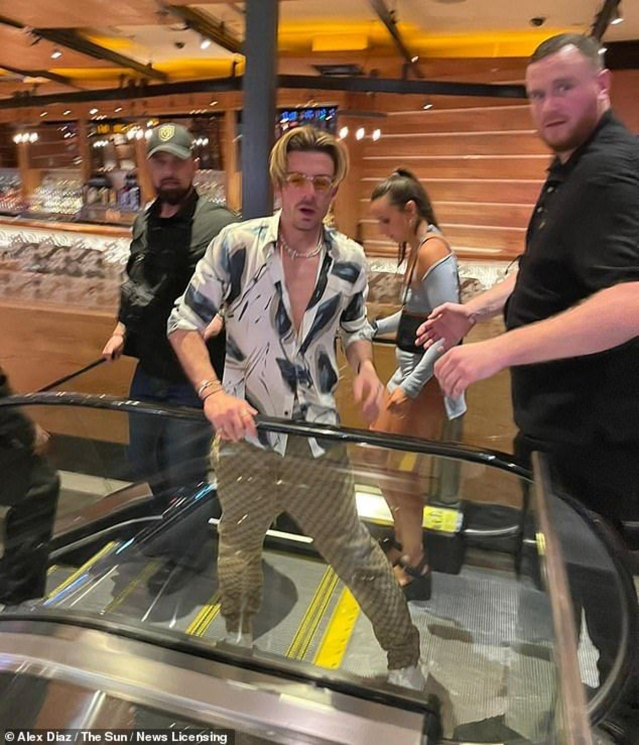 Când iubita nu-i acasă! Dezmăț total în vacanță pentru starurile din Premier League: 116 sticle de șampanie și petreceri la piscină _26