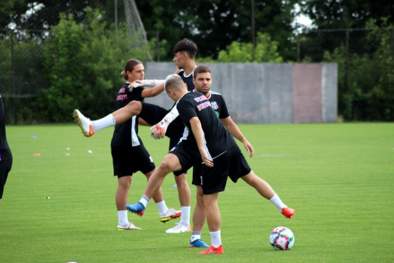 Steaua s-a reunit și Oprița a adus doi fotbaliști din Liga 1.