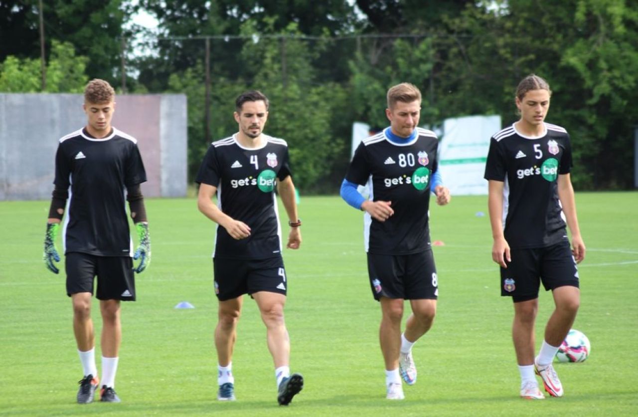 Steaua s-a reunit și Oprița a adus doi fotbaliști din Liga 1.