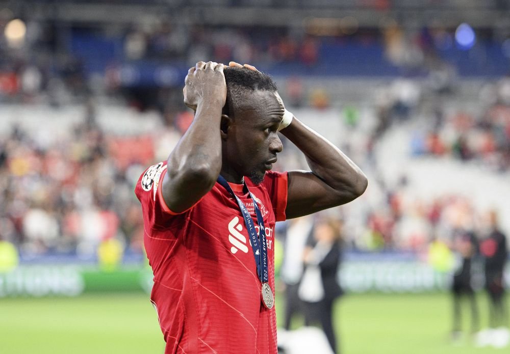 Sadio Mane a ajuns în Munchen și a fost surprins semnând primele autografe. Când va avea loc prezentarea oficială _3