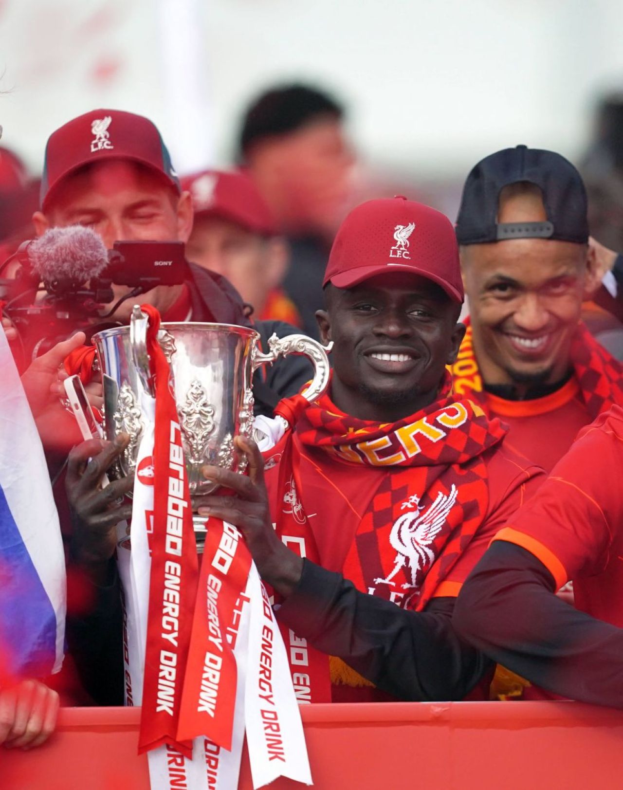 Sadio Mane a ajuns în Munchen și a fost surprins semnând primele autografe. Când va avea loc prezentarea oficială _5