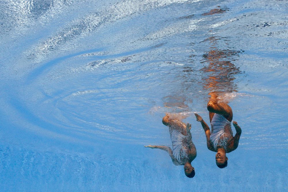 Imagini șocante de la Campionatul Mondial! O înotătoare din SUA, aproape de tragedie, după ce a leșinat în timpul probei! Antrenoarea a sărit să o salveze _13