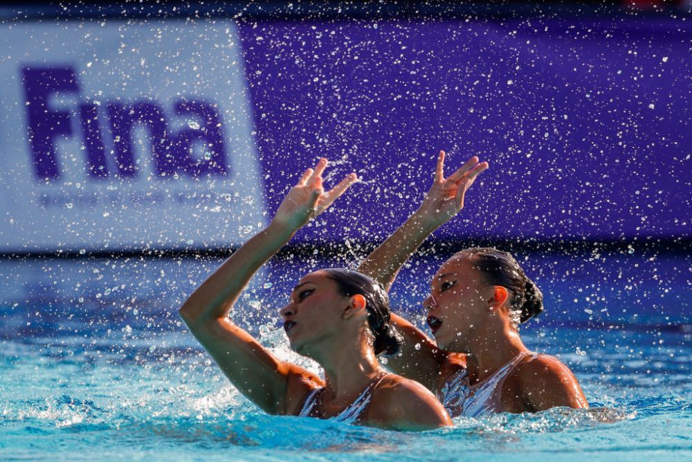 Imagini șocante de la Campionatul Mondial! O înotătoare din SUA, aproape de tragedie, după ce a leșinat în timpul probei! Antrenoarea a sărit să o salveze _16