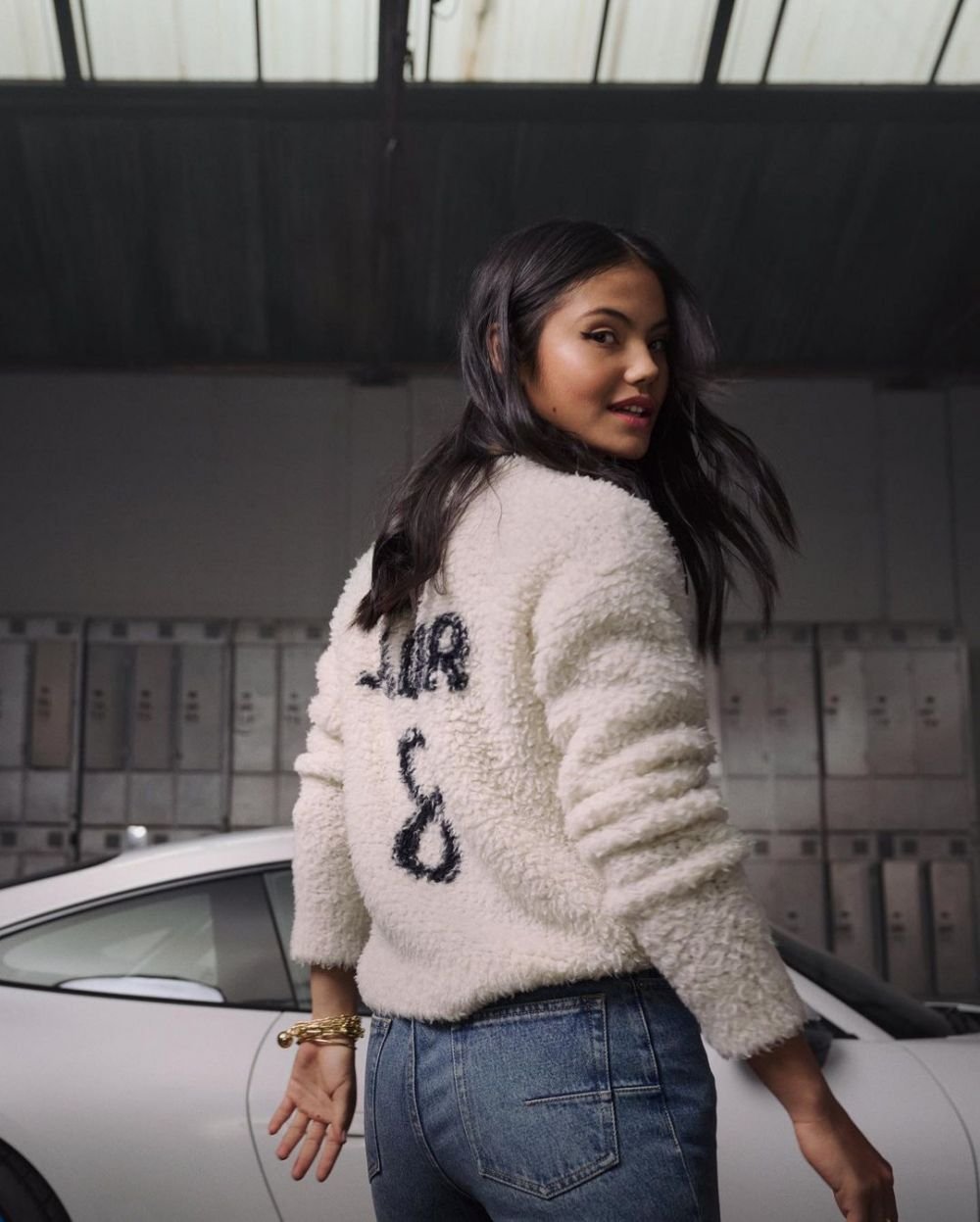 Emma Răducanu 'promovează' România! Este imaginea Porsche, dar conduce o Dacia! Super-imagini cu tenismena engleză cu origini românești _22