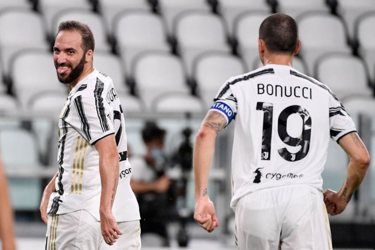 Higuain, poveștiri fabuloase din perioada Juventus: „Îmi sugeam burta la fotografii!” „Săgeți” către fanii lui Napoli _2