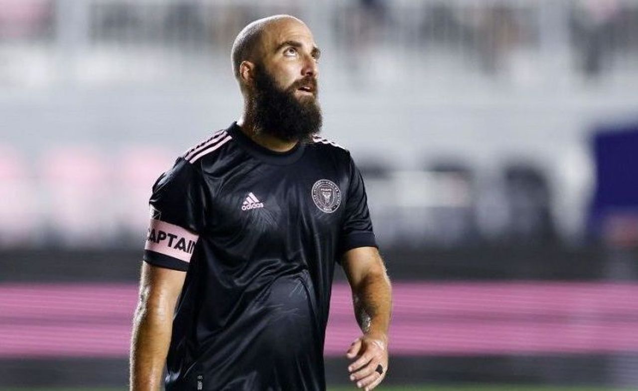 Higuain, poveștiri fabuloase din perioada Juventus: „Îmi sugeam burta la fotografii!” „Săgeți” către fanii lui Napoli _9