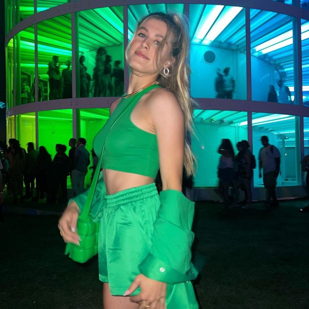 Apariție ultra sexy a lui Bouchard la Grand Prix-ul din Canada! S-a dus în sutien la cursă, iar fanii au reacționat imediat _5