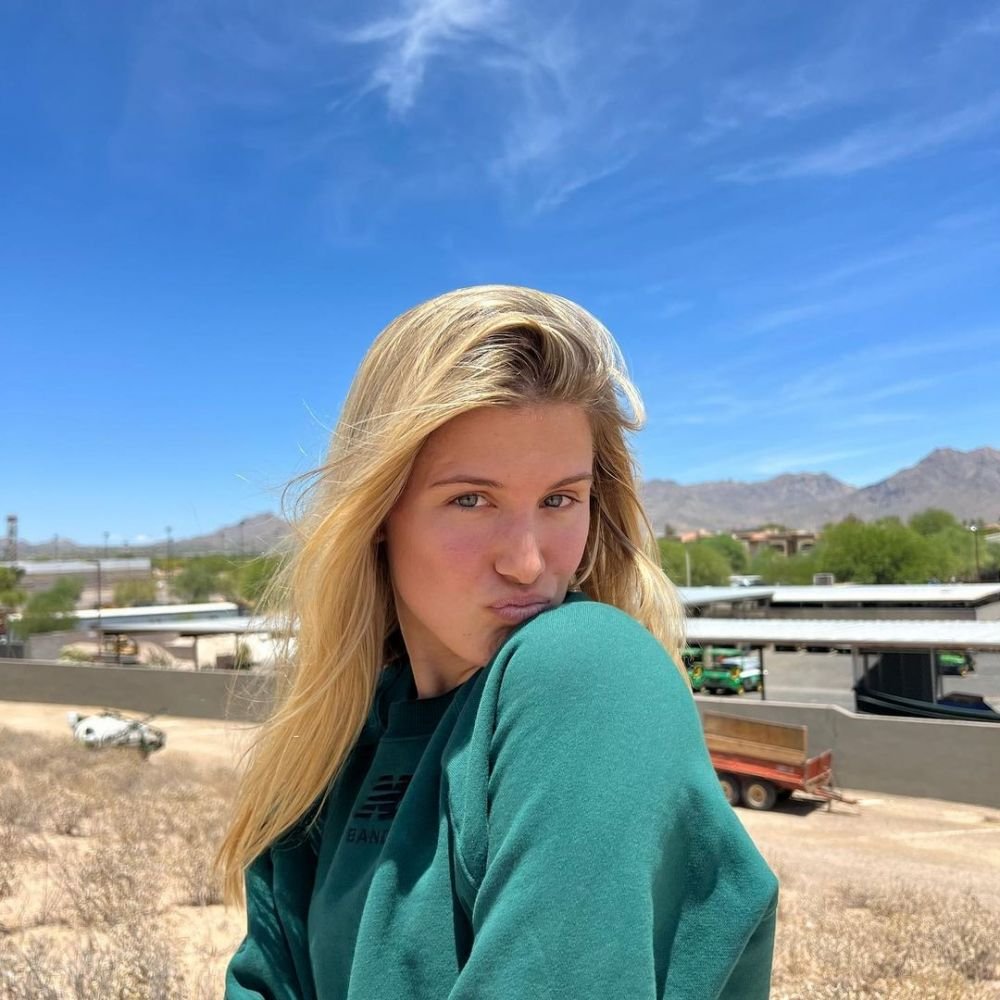 Apariție ultra sexy a lui Bouchard la Grand Prix-ul din Canada! S-a dus în sutien la cursă, iar fanii au reacționat imediat _30
