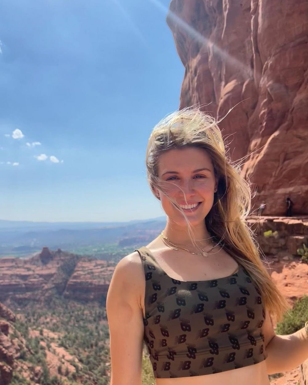 Apariție ultra sexy a lui Bouchard la Grand Prix-ul din Canada! S-a dus în sutien la cursă, iar fanii au reacționat imediat _32