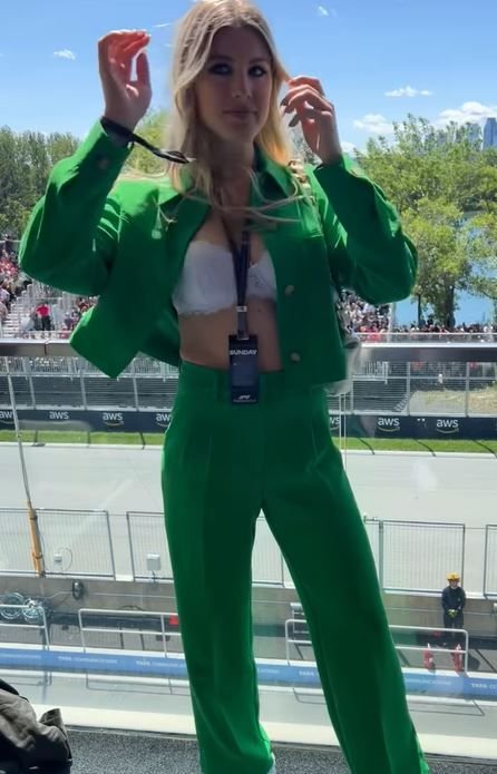 Apariție ultra sexy a lui Bouchard la Grand Prix-ul din Canada! S-a dus în sutien la cursă, iar fanii au reacționat imediat _35