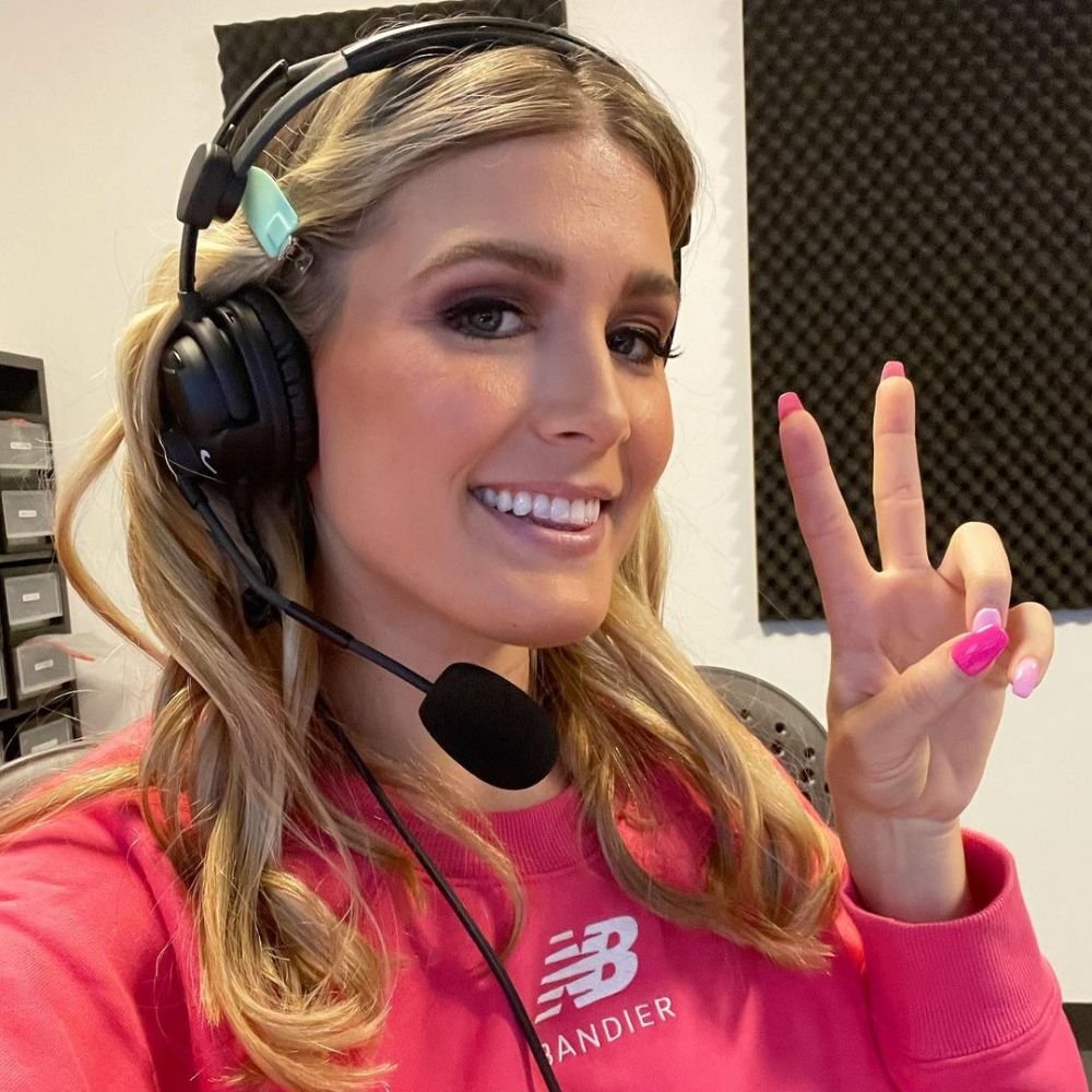 Apariție ultra sexy a lui Bouchard la Grand Prix-ul din Canada! S-a dus în sutien la cursă, iar fanii au reacționat imediat _52