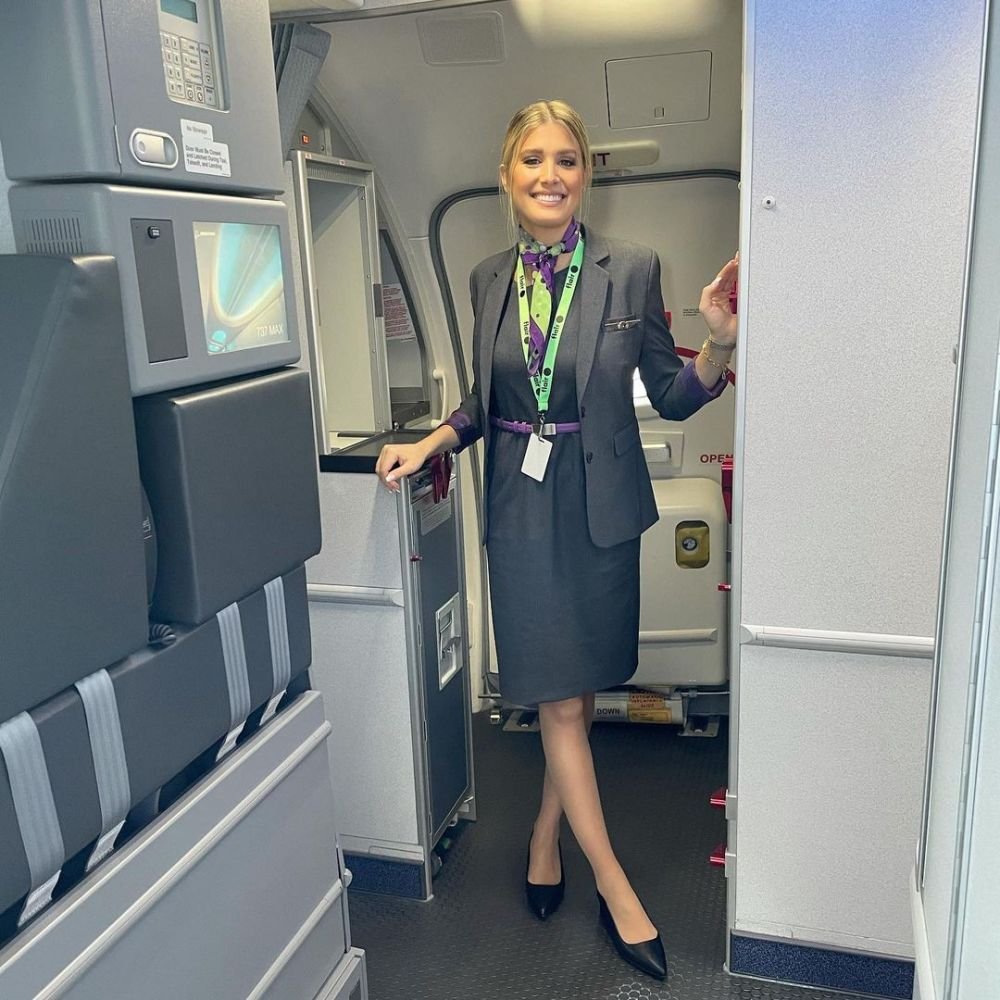 Apariție ultra sexy a lui Bouchard la Grand Prix-ul din Canada! S-a dus în sutien la cursă, iar fanii au reacționat imediat _58