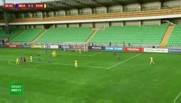 Goder învinge portarul Moldovei cu un șut puternic trimis din interiorul careului