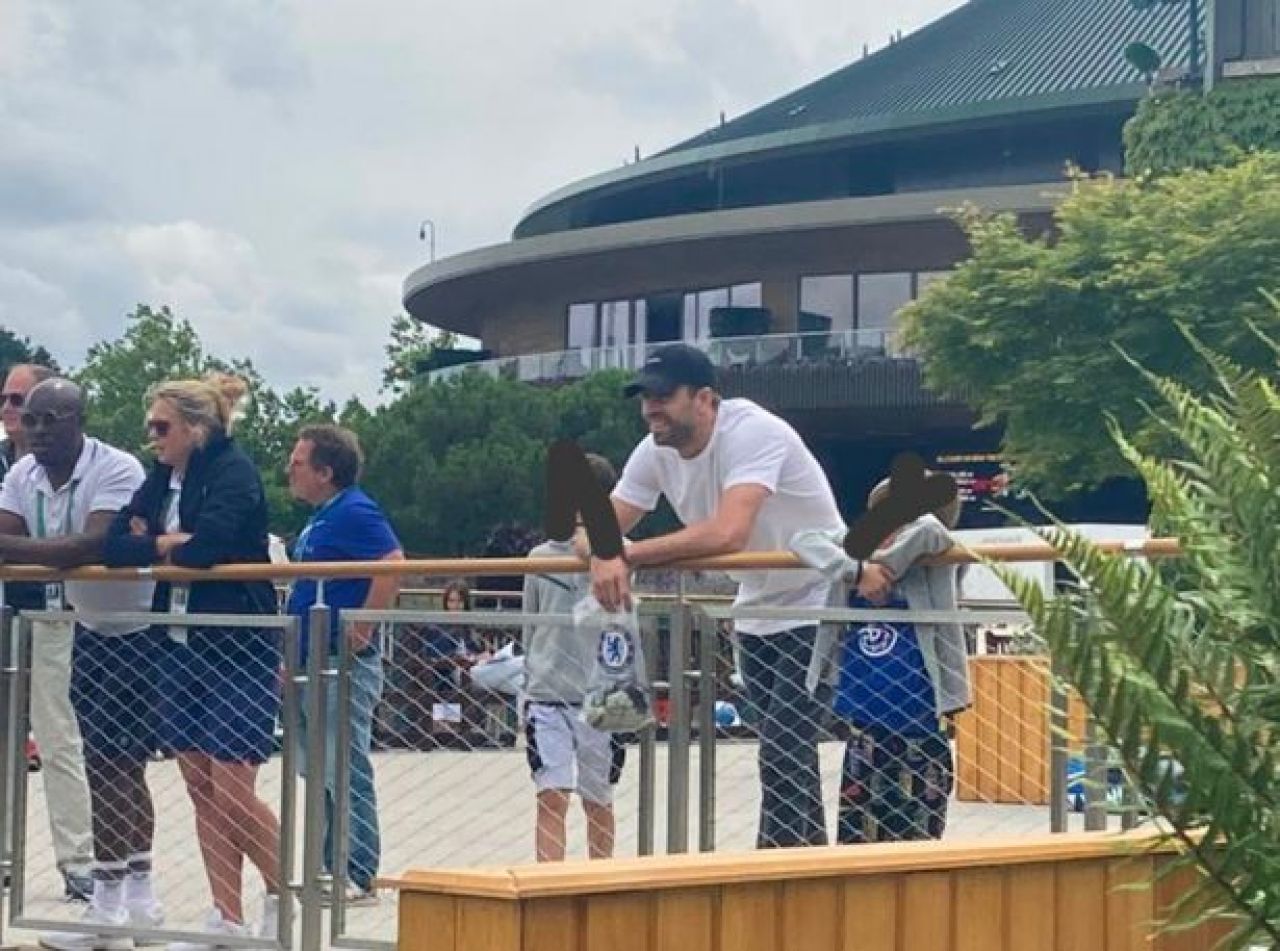 Gerard Pique, criză de nervi: i-a spart telefonul unui paparazzi! Fundașul a fost văzut la Wimbledon, alături de băieții săi + Detaliu inedit_1