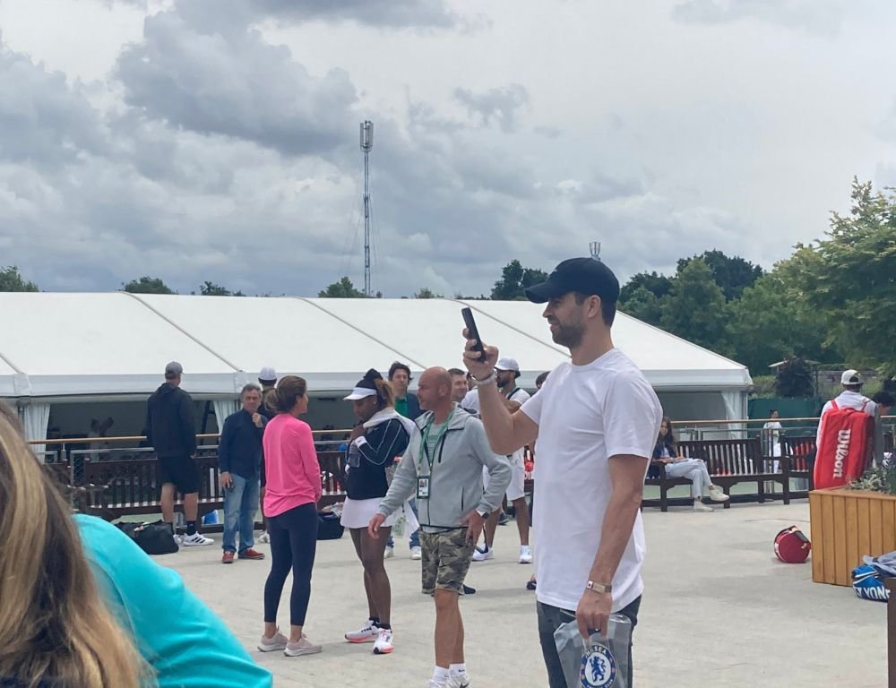 Gerard Pique, criză de nervi: i-a spart telefonul unui paparazzi! Fundașul a fost văzut la Wimbledon, alături de băieții săi + Detaliu inedit_2