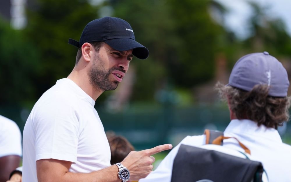 Gerard Pique, criză de nervi: i-a spart telefonul unui paparazzi! Fundașul a fost văzut la Wimbledon, alături de băieții săi + Detaliu inedit_3