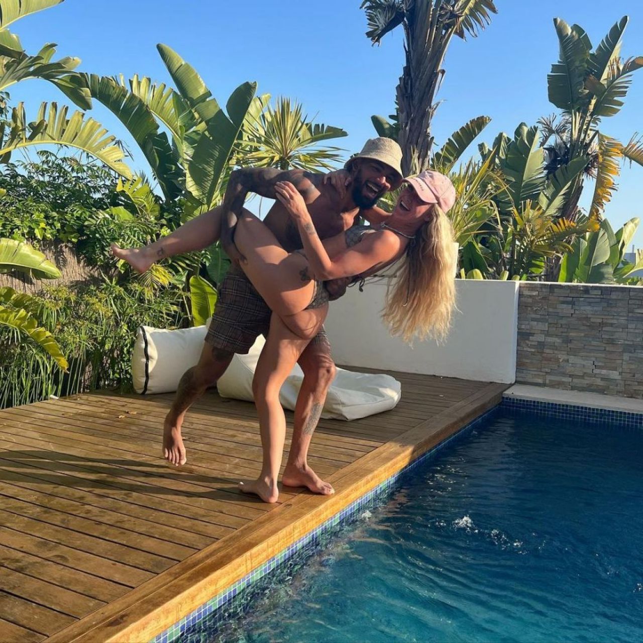 Toți și-au pus privirile pe ea! Apariție incendiară la plajă a celei mai sexy fotbaliste din lume! Poza a strâns un milion de aprecieri _14