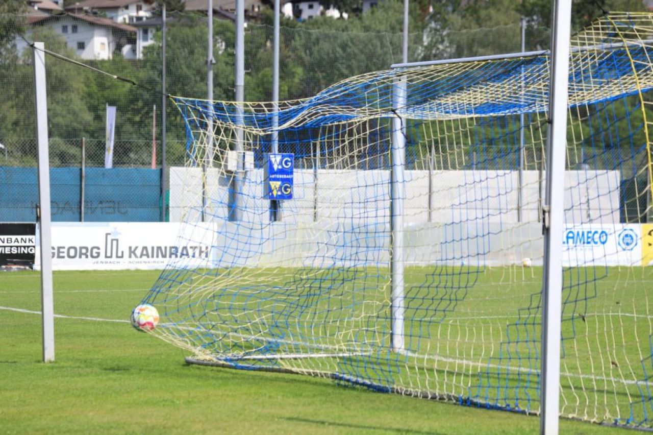 Universitatea Craiova s-a distrat cu o echipă care a retrogradat din Bundesliga, în primul meci cu Laszlo Balint pe bancă_9