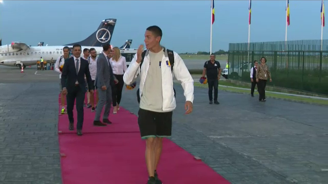 &bdquo;I love you!&rdquo; David Popovici, primit cu aplauze pe aeroportul &bdquo;Henri Coandă&rdquo;