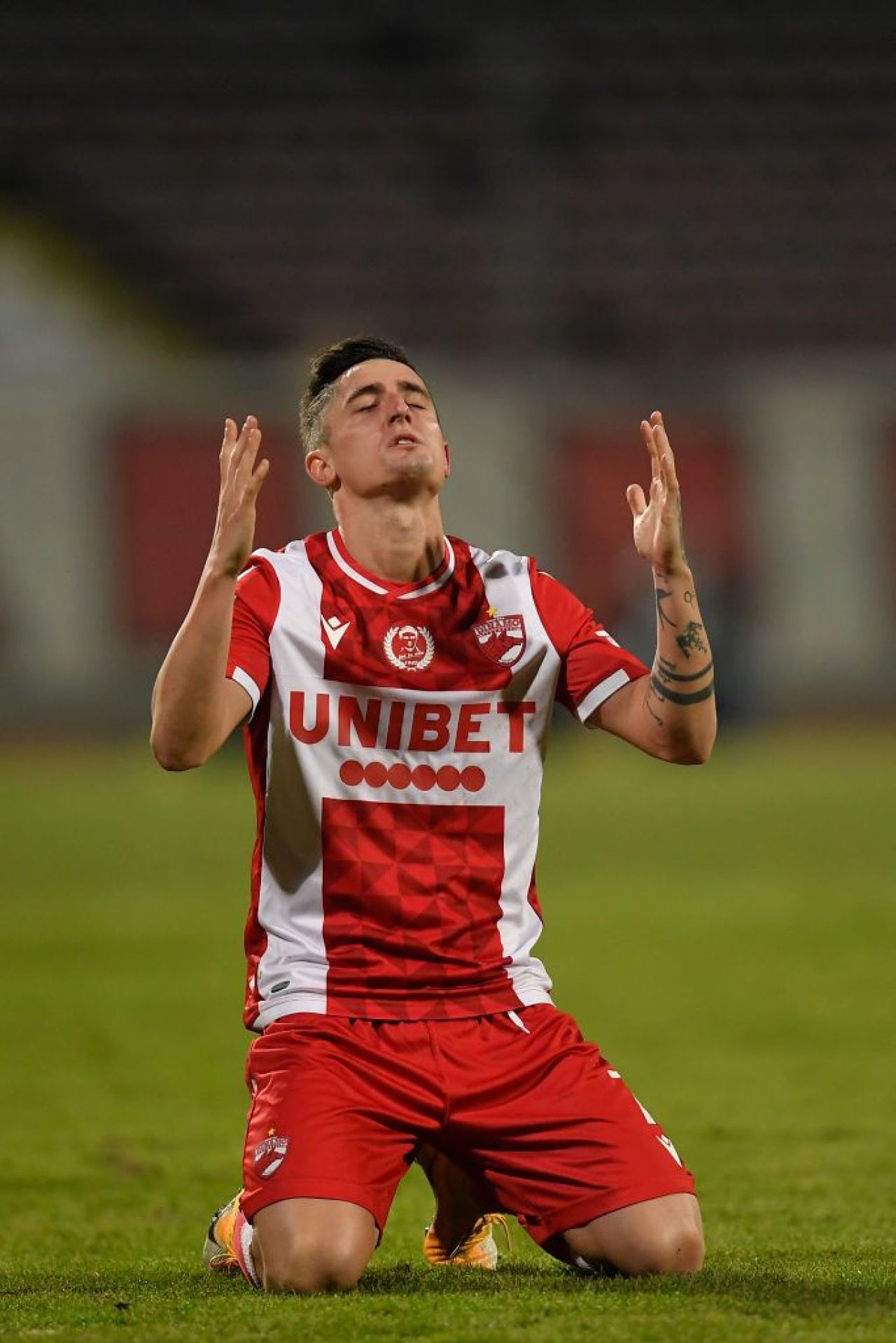 Steliano Filip s-a dezlănțuit: război cu conducerea lui Dinamo! Clauza din contract care l-a înfuriat: riscă să fie amendat cu 5.000 de euro _1