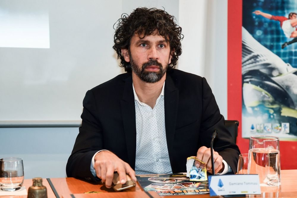 La 48 de ani, fostul mijlocaș cu 25 de selecții în naționala Italiei a devenit primarul Veronei_5