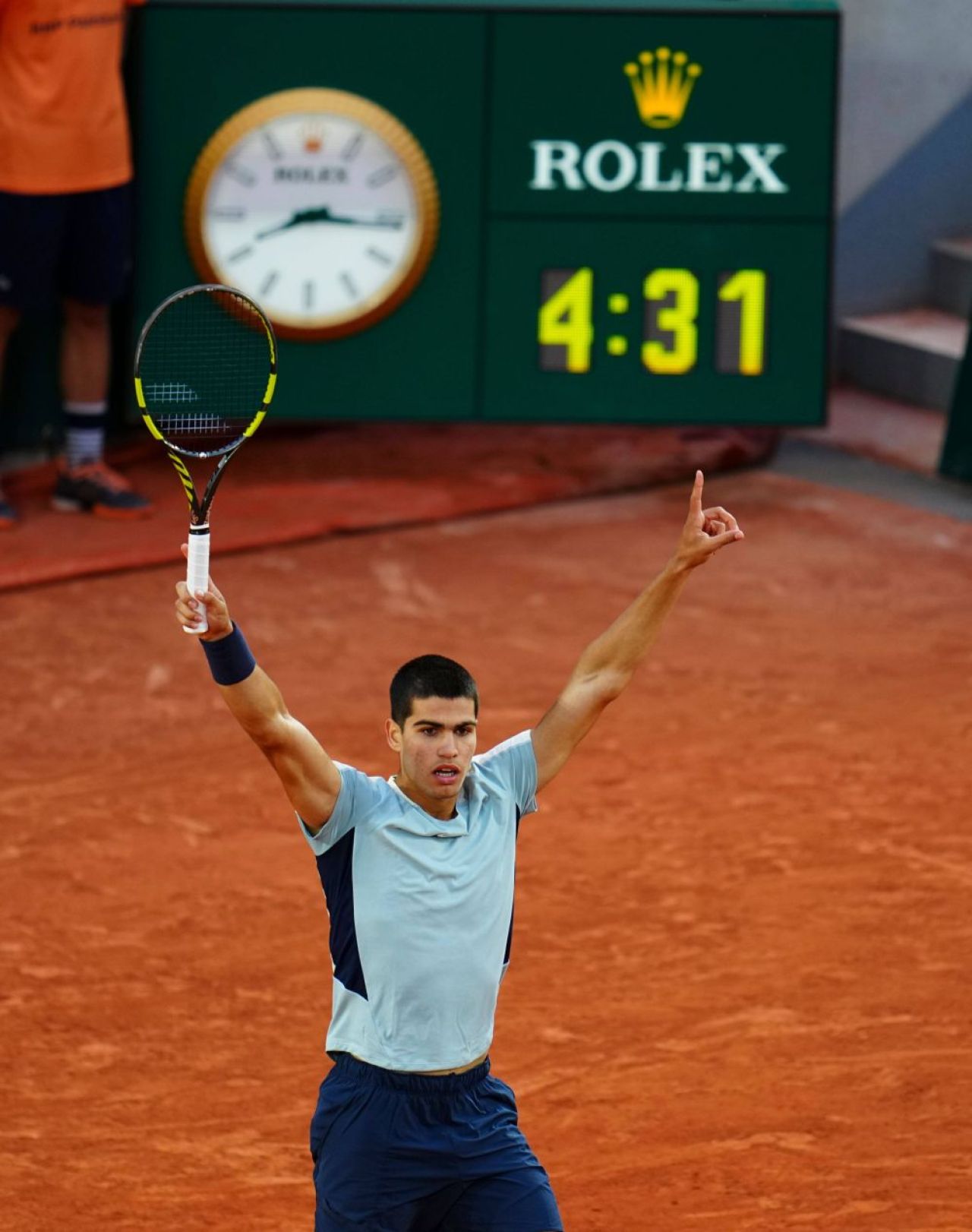Puștiul Alcaraz a pus tribunele pe foc la Wimbledon: cele mai tari lovituri executate în prima zi a turneului_8
