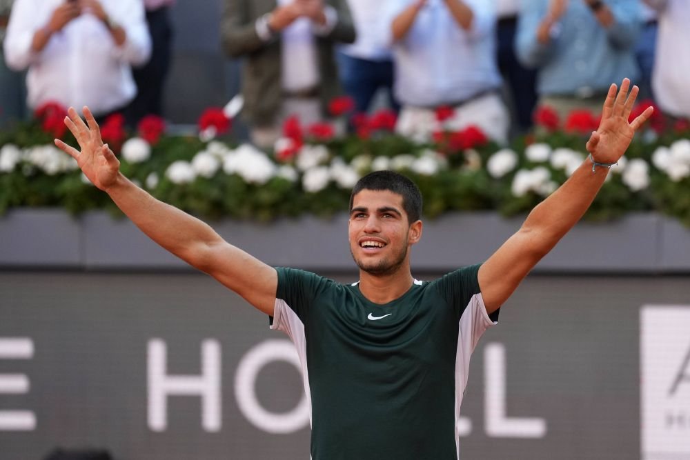 Puștiul Alcaraz a pus tribunele pe foc la Wimbledon: cele mai tari lovituri executate în prima zi a turneului_10