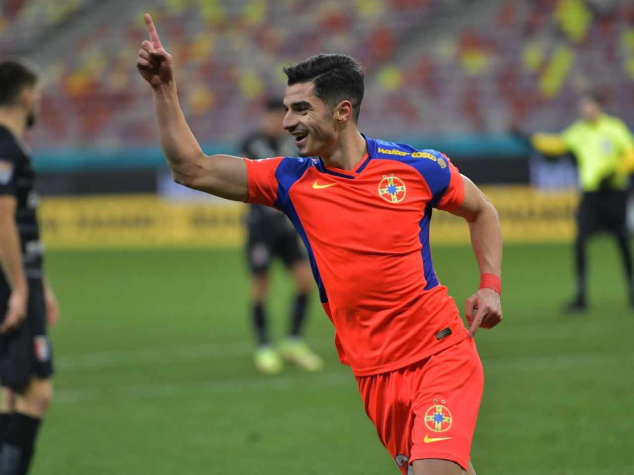 Valentin Gheorghe pleacă de la FCSB! Toate detaliile mutării + ce salariu impresionant va avea la noua sa echipă_5