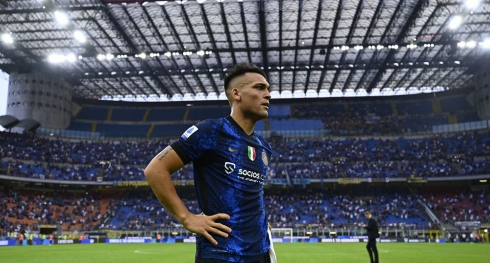 Au apărut imaginile cu Lautaro Martinez semnând un contract cu Atletico Madrid! Jucătorul și-a dat acordul, dar transferul a picat _8