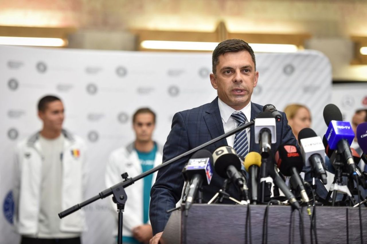 Mama lui Robert Glință, indignată de gestul lui Eduard Novak: