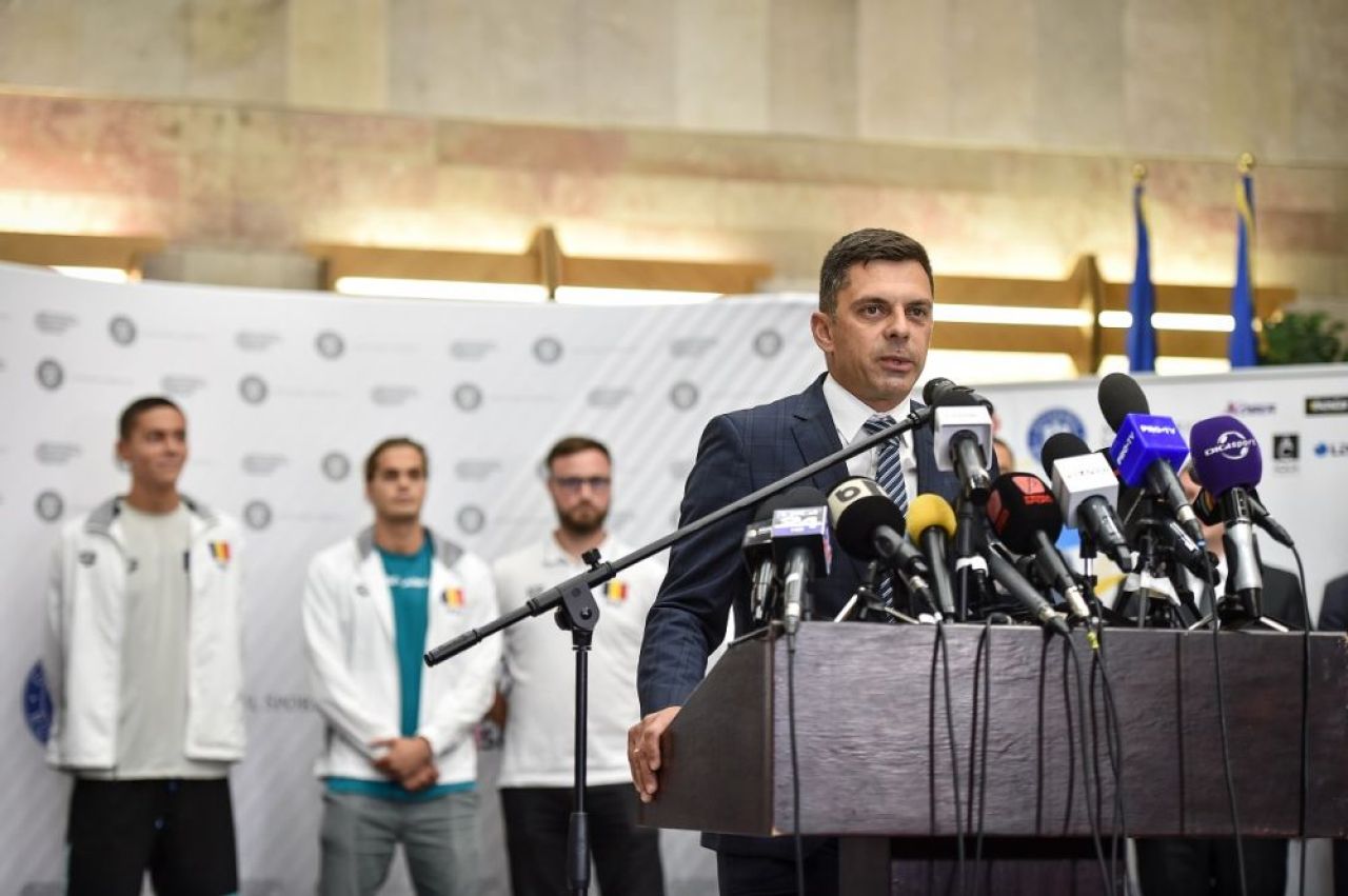 Mama lui Robert Glință, indignată de gestul lui Eduard Novak: