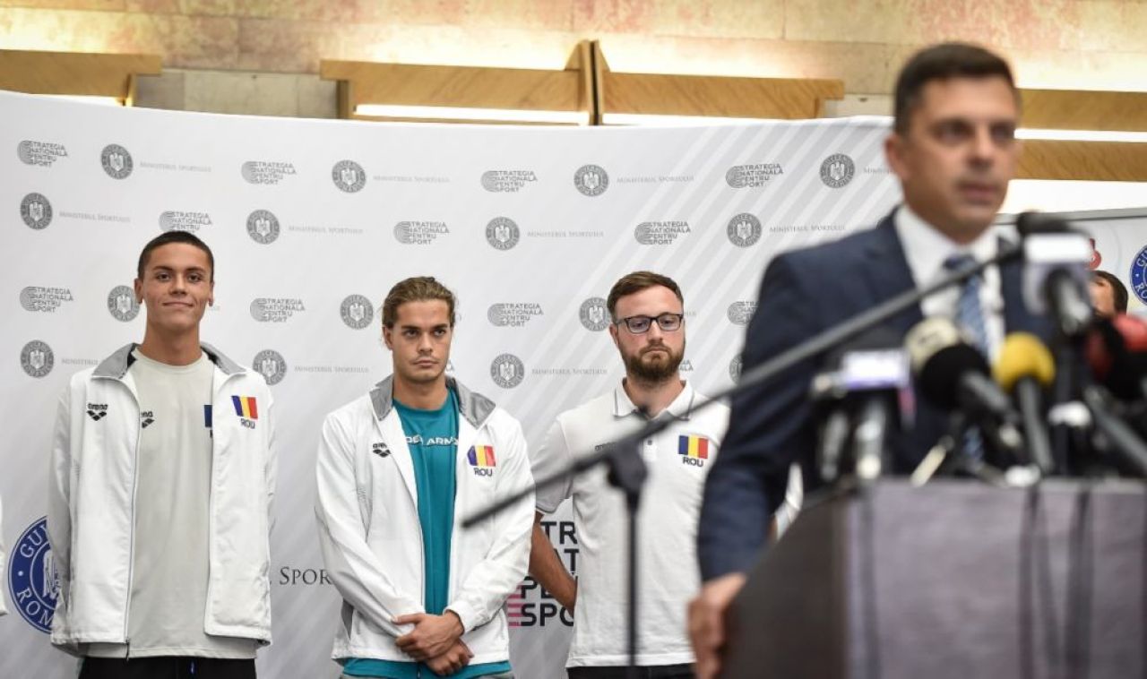 Mama lui Robert Glință, indignată de gestul lui Eduard Novak: