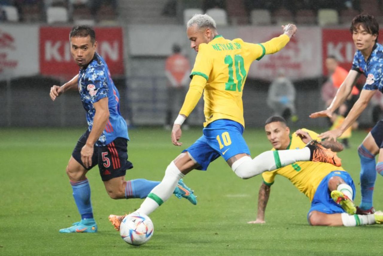 Neymar nu mai este dorit de șefii lui PSG! Tatăl superstarului negociază deja cu un alt gigant al Europei _3