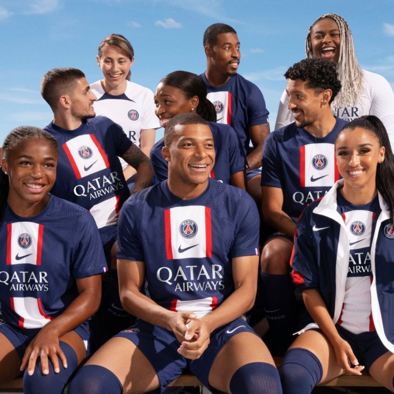 PSG și-a prezentat noul echipament cu Leo Messi, Neymar și Mbappe_6