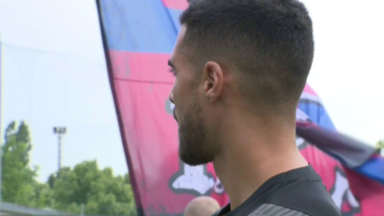 FCSB, încurajată de galerie la primul amical. Starurile au dat autografe, iar MM Stoica a luat din stilul lui Gigi Becali_9