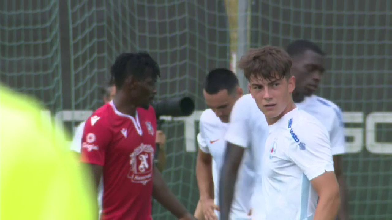 FCSB, încurajată de galerie la primul amical. Starurile au dat autografe, iar MM Stoica a luat din stilul lui Gigi Becali_15
