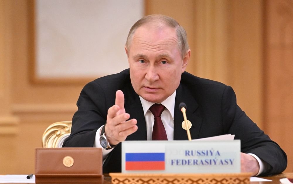 Dezvăluirile rom&acirc;nului premiat de Vladimir Putin: Venea cu spirtul să nu-i luăm ADN-ul! Se ștergea pe m&acirc;nă după noroc