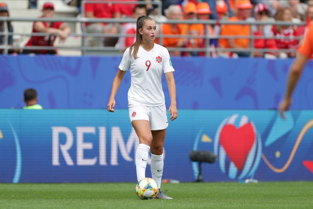 Cum arată fosta parteneră a lui Alphonso Davies. Cine este și ce avere are canadianca_39
