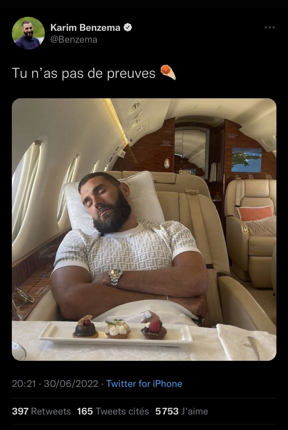 Cu internetul nu te pui! Karim Benzema, dat de gol de urmăritori că se iubește cu un super-model sexy! A șters poza imediat&nbsp;