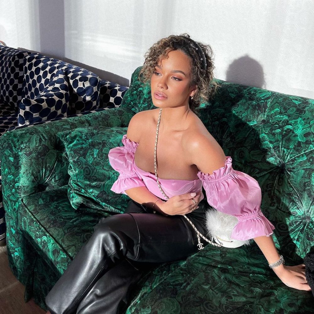 Cu internetul nu te pui! Karim Benzema, dat de gol de urmăritori că se iubește cu un super-model sexy! A șters poza imediat _5