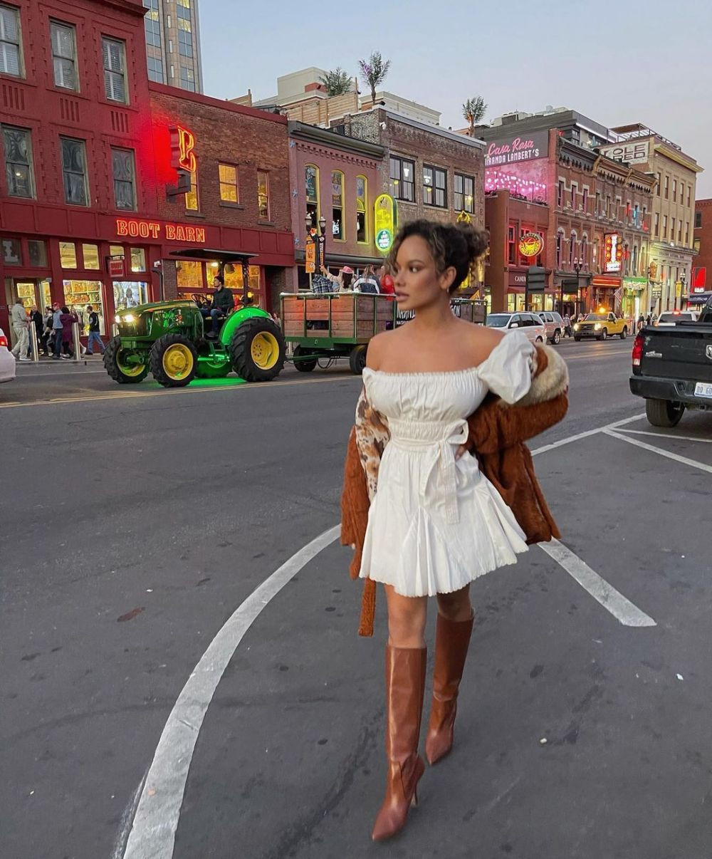 Cu internetul nu te pui! Karim Benzema, dat de gol de urmăritori că se iubește cu un super-model sexy! A șters poza imediat _6