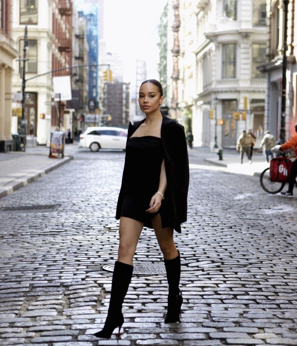 Cu internetul nu te pui! Karim Benzema, dat de gol de urmăritori că se iubește cu un super-model sexy! A șters poza imediat _22