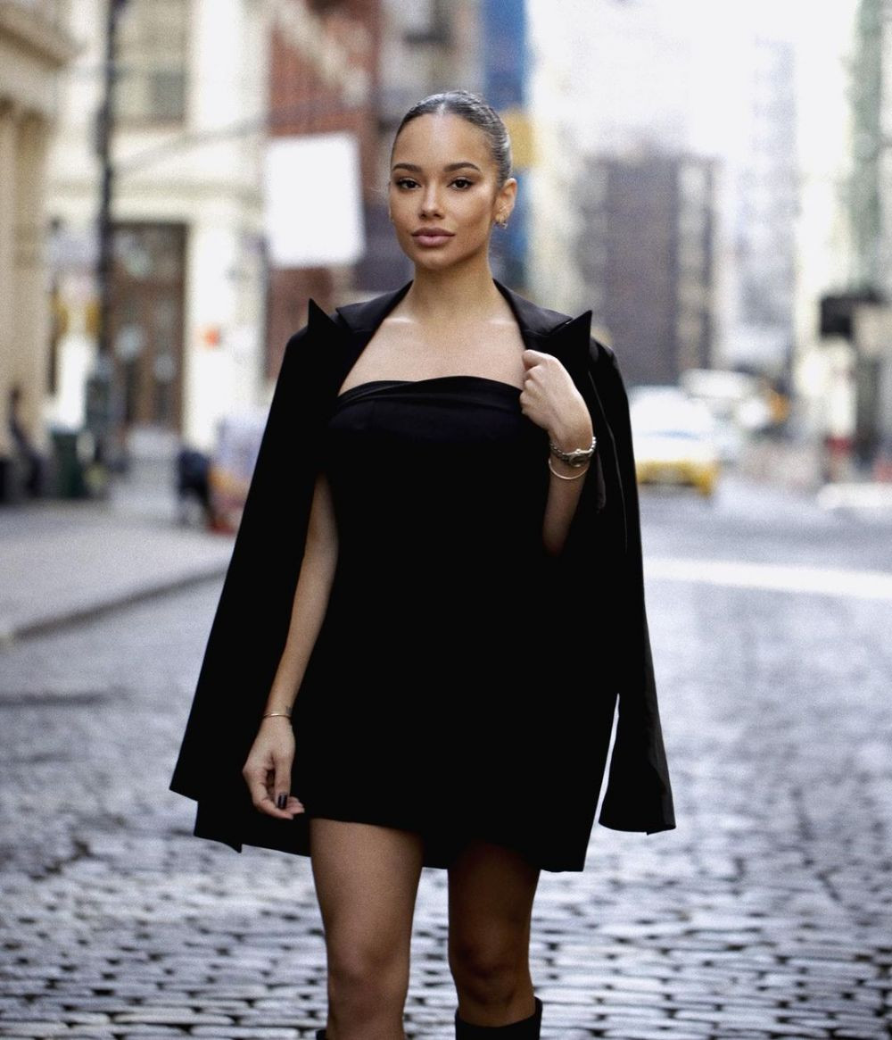 Cu internetul nu te pui! Karim Benzema, dat de gol de urmăritori că se iubește cu un super-model sexy! A șters poza imediat _24