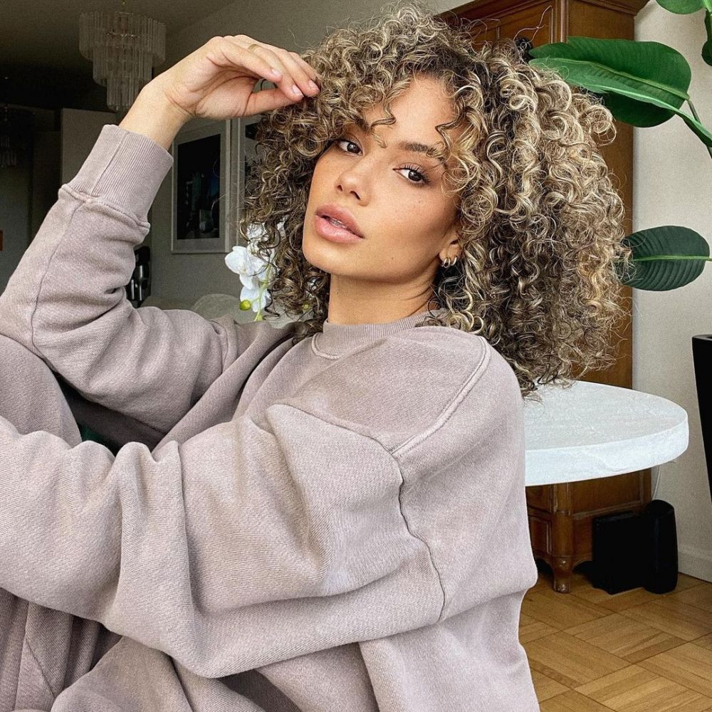 Cu internetul nu te pui! Karim Benzema, dat de gol de urmăritori că se iubește cu un super-model sexy! A șters poza imediat _33