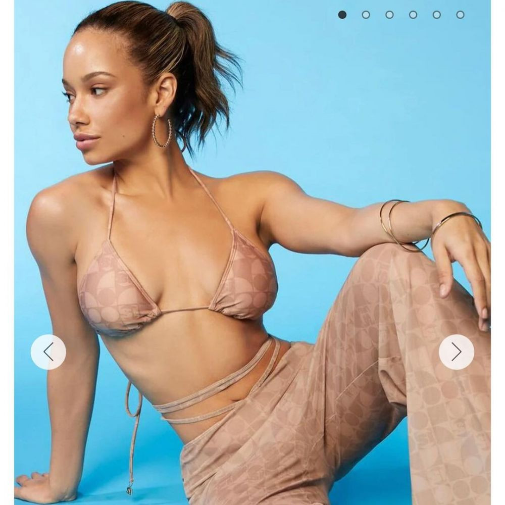 Cu internetul nu te pui! Karim Benzema, dat de gol de urmăritori că se iubește cu un super-model sexy! A șters poza imediat _35