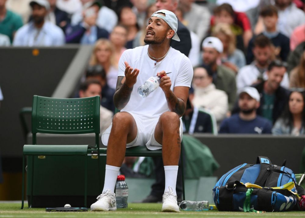 „Ești prost?!” Meci nebun la Wimbledon! Nick Kyrgios s-a dezlănțuit în meciul cu Tsitsipas după ieșirile nervoase ale grecului _1