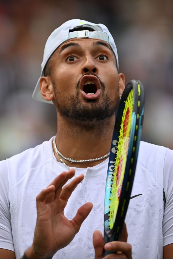 „Ești prost?!” Meci nebun la Wimbledon! Nick Kyrgios s-a dezlănțuit în meciul cu Tsitsipas după ieșirile nervoase ale grecului _3