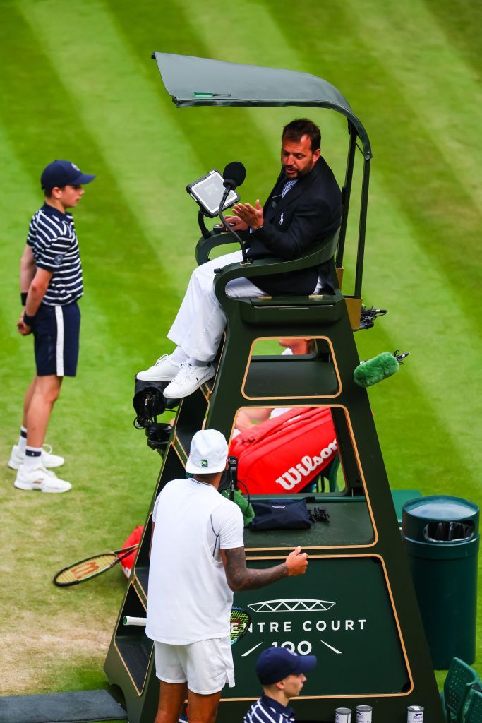„Ești prost?!” Meci nebun la Wimbledon! Nick Kyrgios s-a dezlănțuit în meciul cu Tsitsipas după ieșirile nervoase ale grecului _8