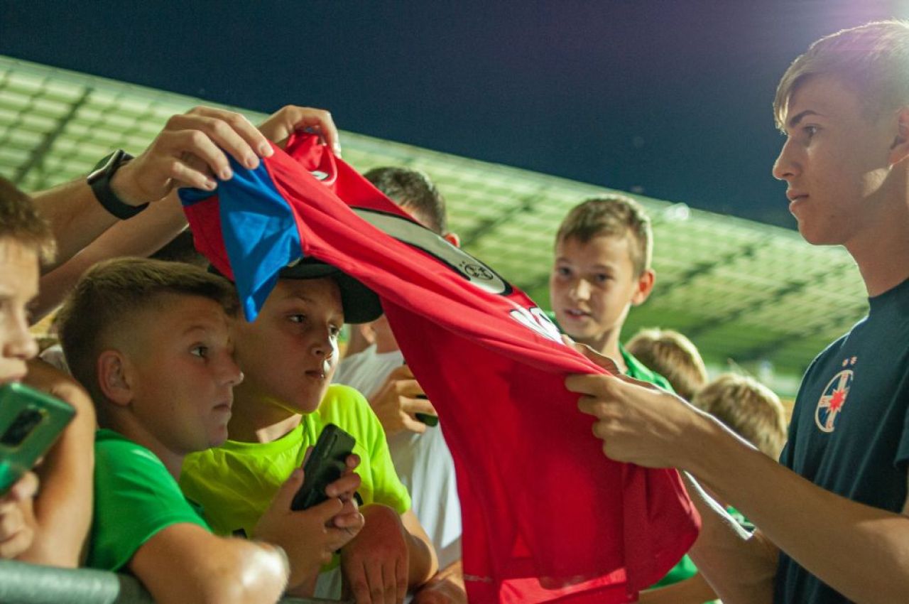 FCSB și-a găsit atacant! Cine e fotbalistul care va conduce ofensiva vicecampioanei în sezonul viitor_2