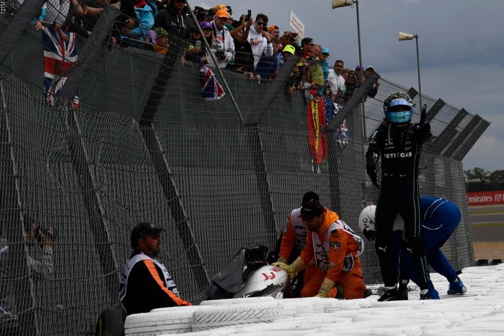 Primul mesaj al pilotului chinez accidentat în teribilul impact de la Marele Premiu de la Silverstone. Cum se simte Zhou Guanyu_3